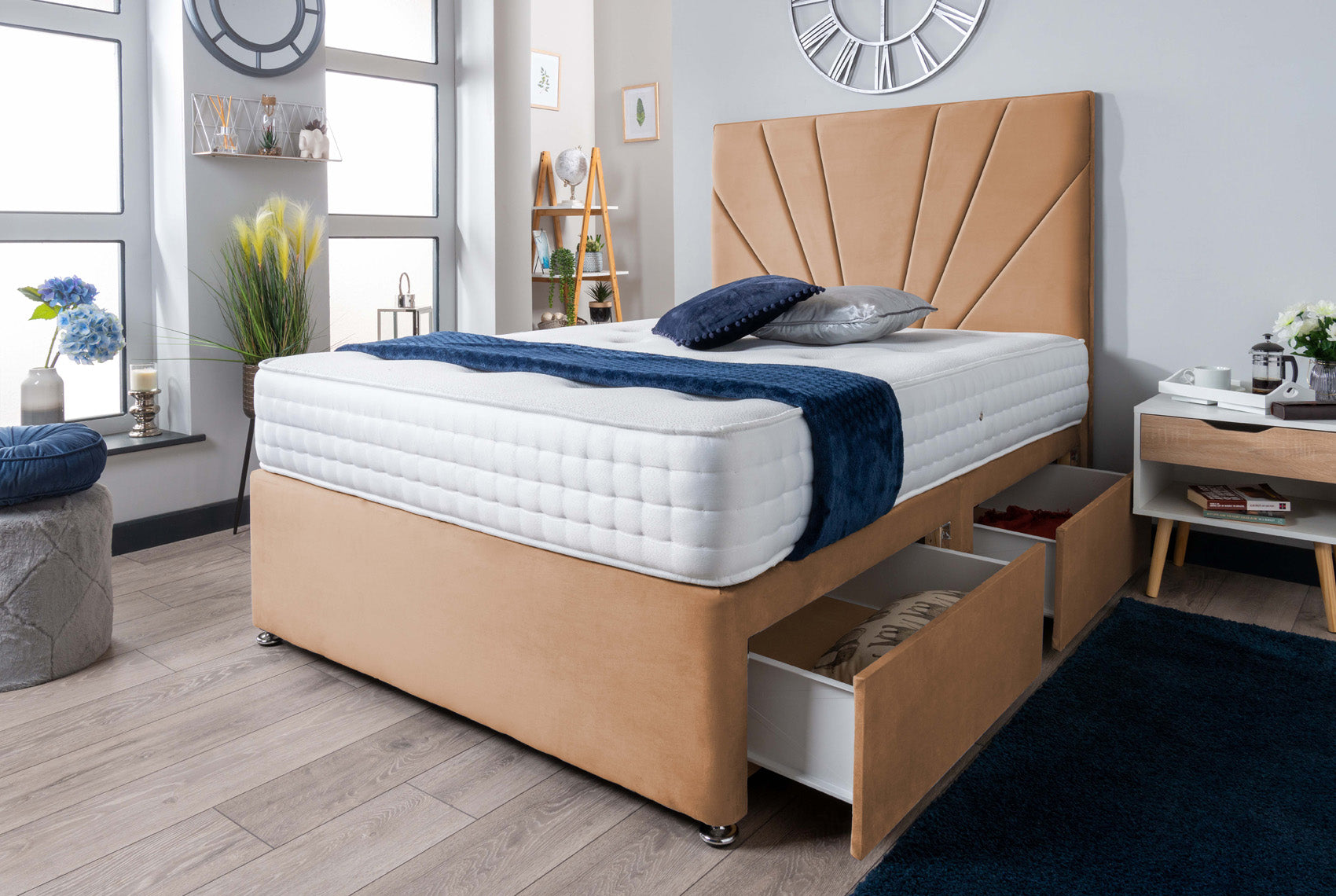 The Yenisei Divan Bed Set Plush