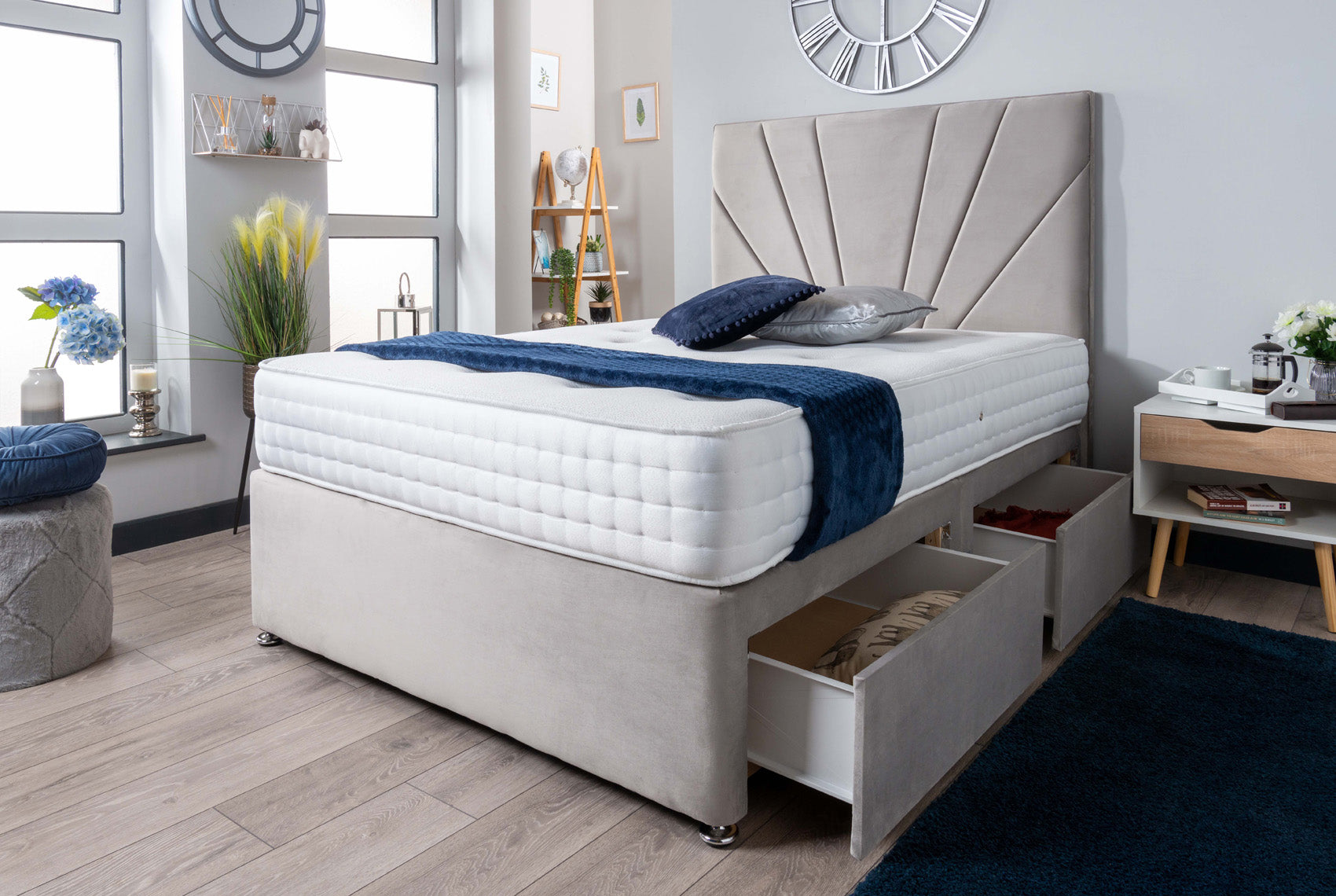 The Yenisei Divan Bed Set Plush