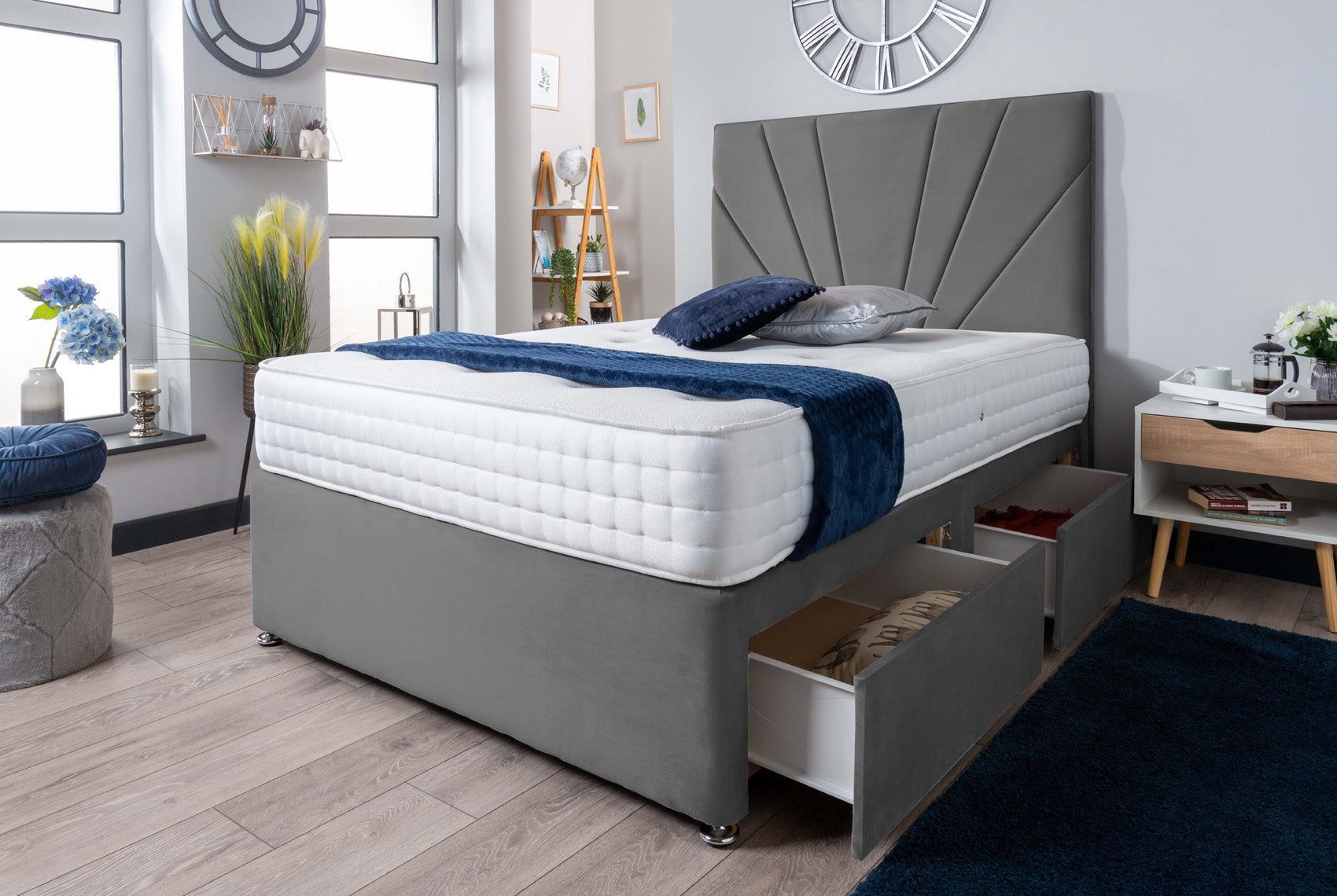 The Yenisei Divan Bed Set Plush