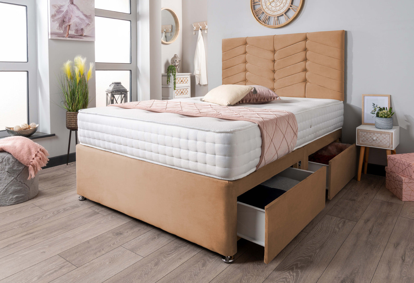 The Evinos Bed Set Plush