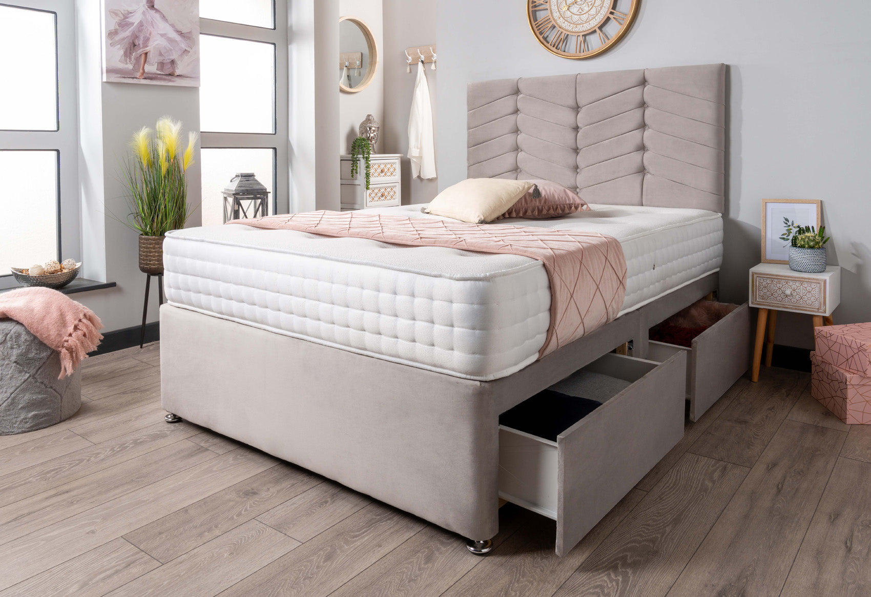 The Evinos Bed Set Plush