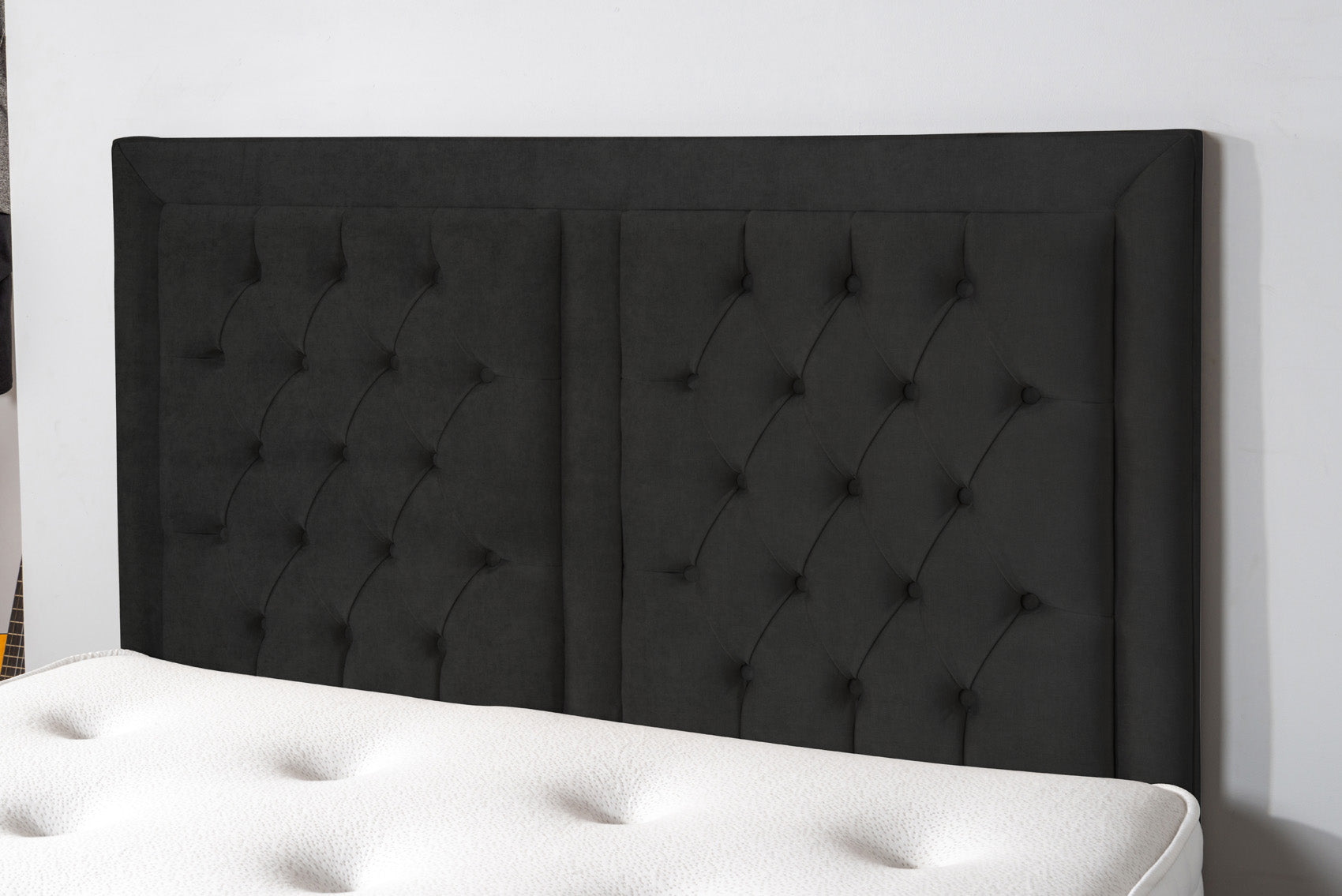 The Parana Chesterfield Divan Bed Set Naples