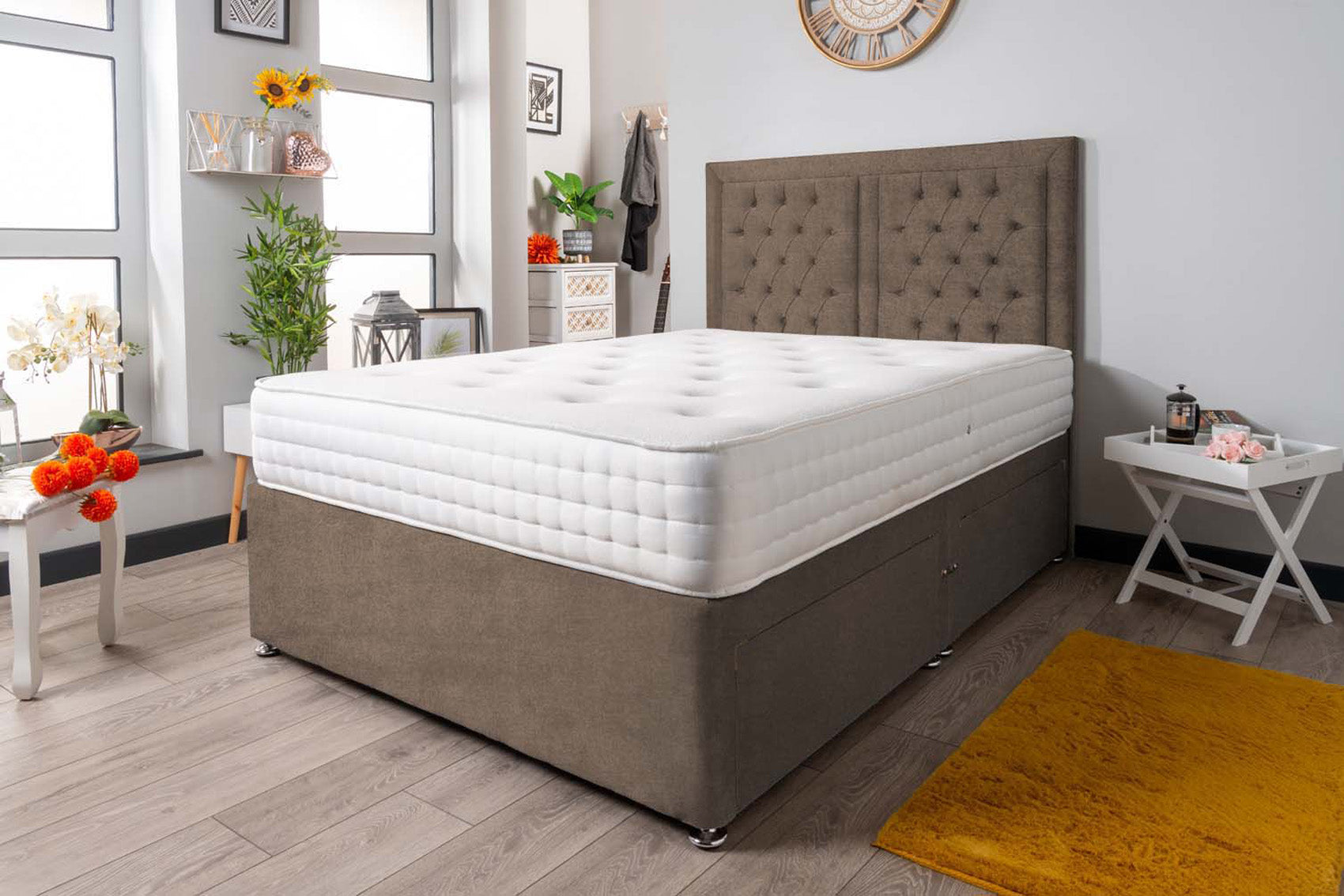 The Parana Chesterfield Divan Bed Set Naples
