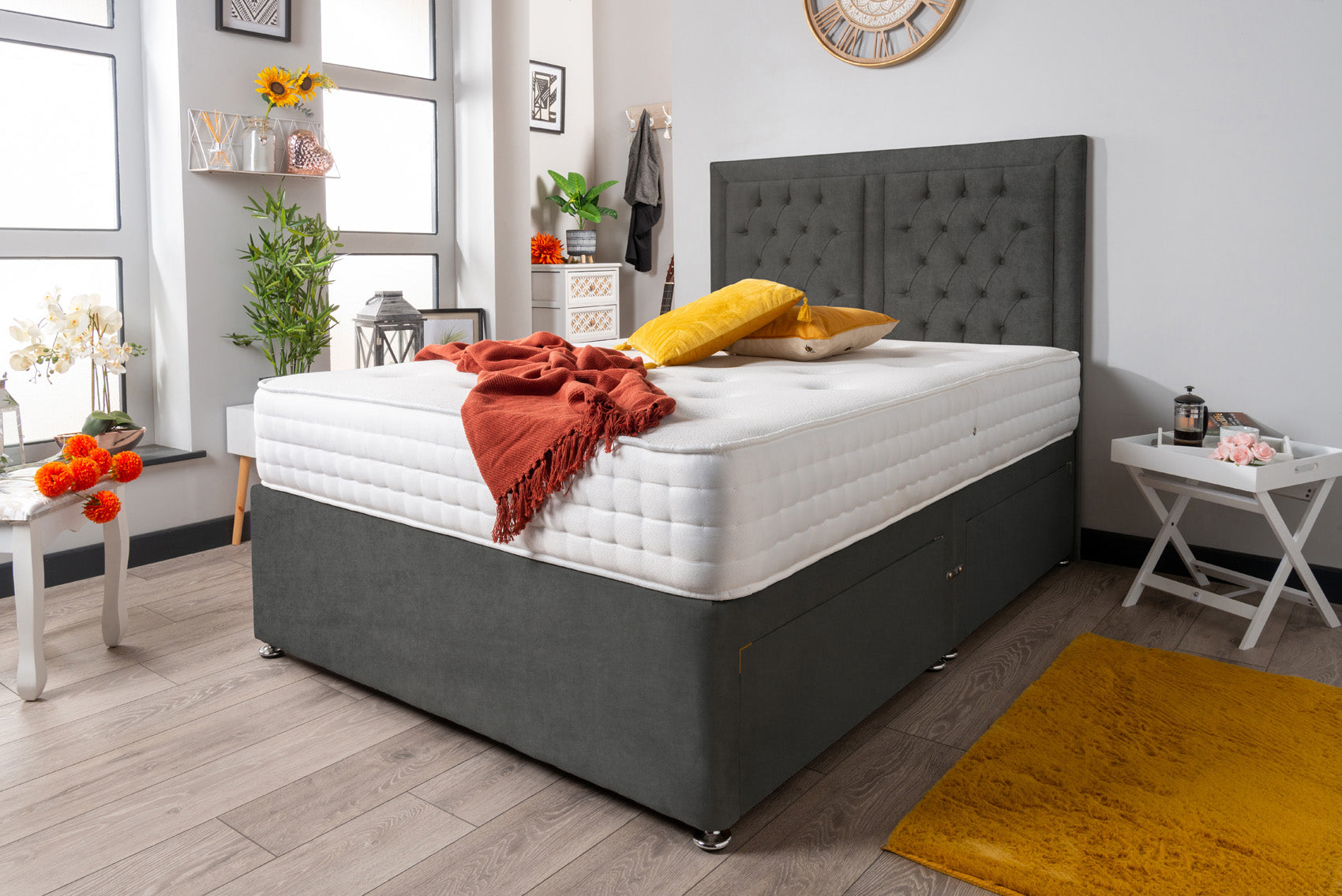 The Parana Chesterfield Divan Bed Set Naples