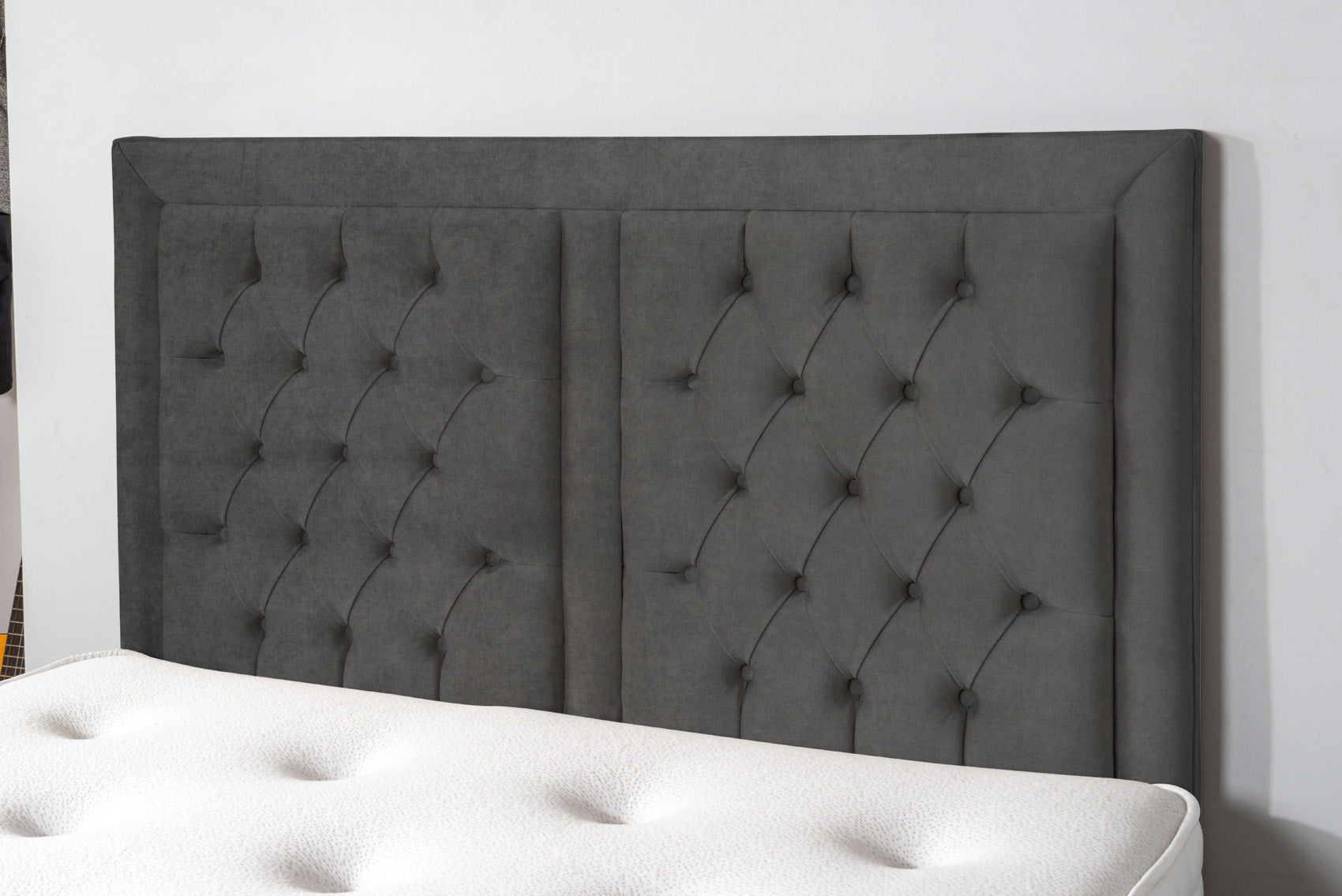The Parana Chesterfield Divan Bed Set Naples